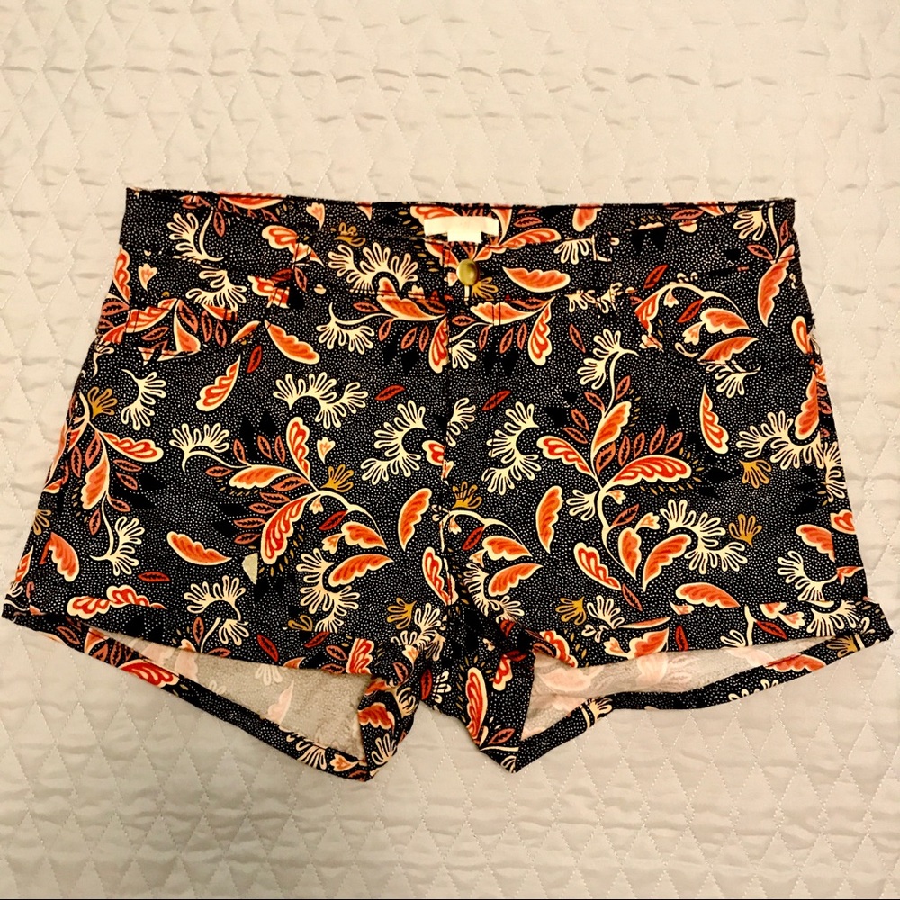 H&M Black Patterned Shorts